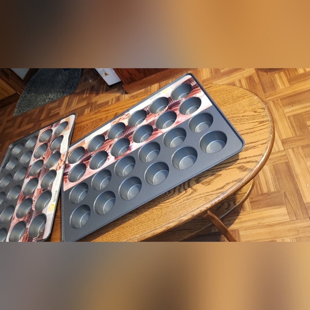 WILTON NWT BAKE IT BETTER  24 CUPCAKE MUFFIN PAN. 1 pan - Picture 5 of 7